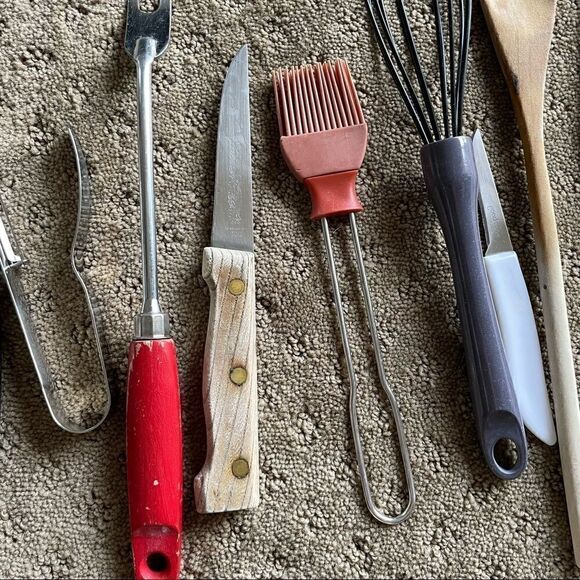 Bundle of Vintage and Modern Kitchen Utensils - Picture 6 of 11